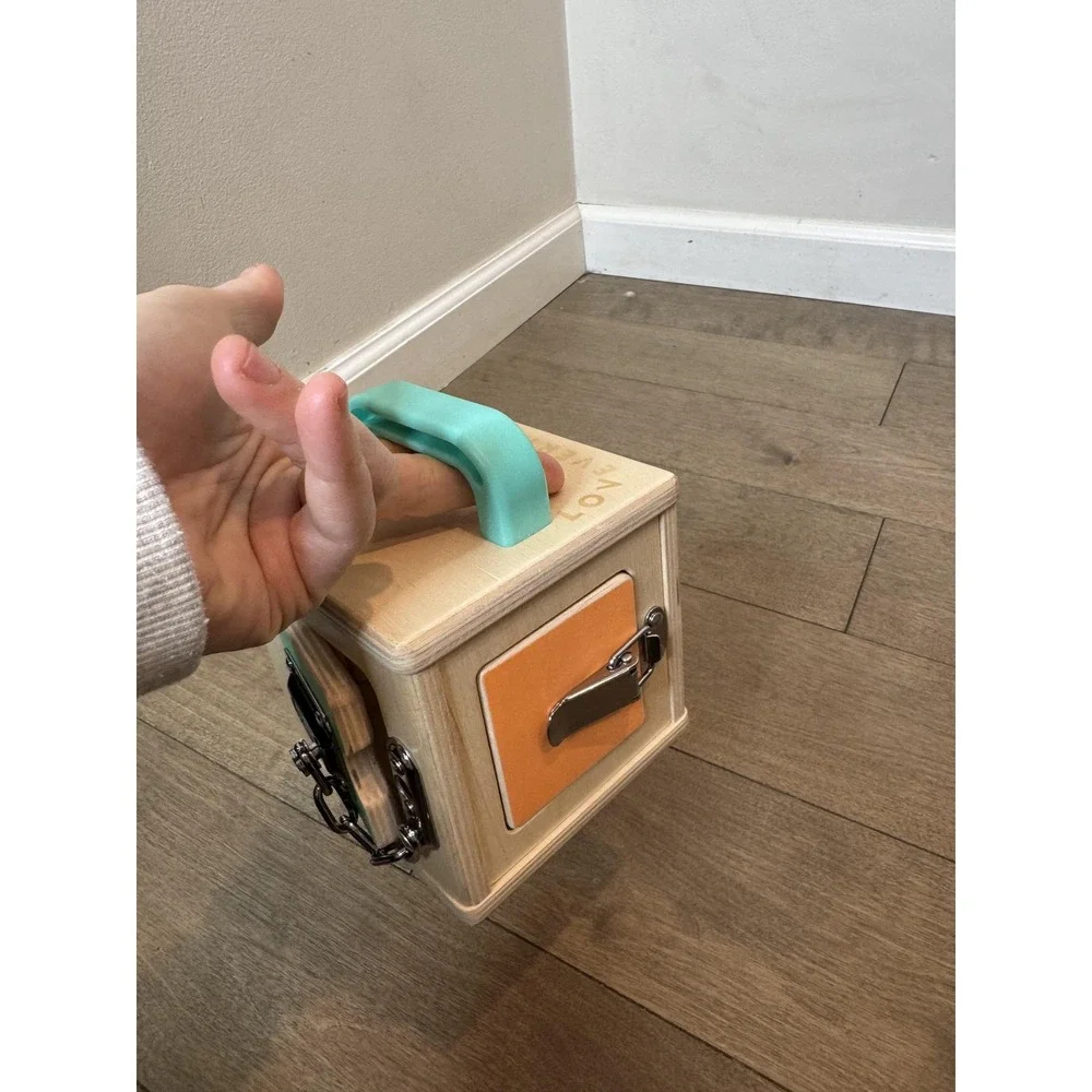 Lovevery Wooden Activity Cube Lock Box Latches Multicolor Montessori 12-18 Mo‎